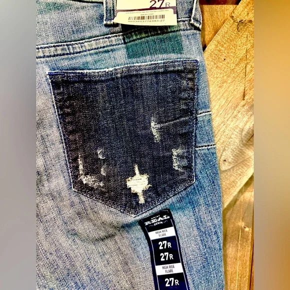 NWT Ariat High Rise Thea Flares Jeans Sz 27R - Picture 8 of 16